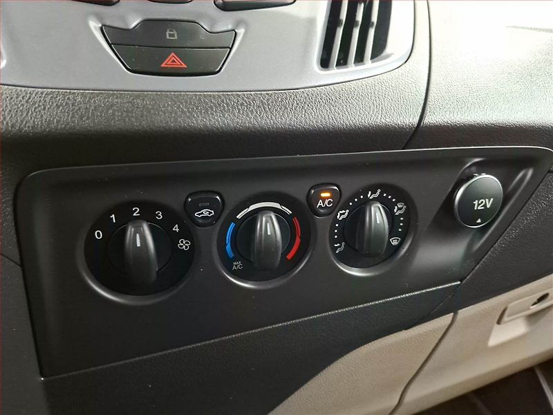 Ford Tourneo Custom (2015) Titanium 2.2 TDCi, ČR, DPH - fotka 16 z 22