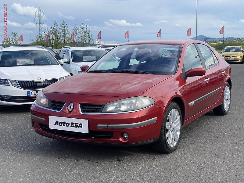 Renault Laguna (2005) 2.0 16V, AC, park.čidla - fotka 3 z 14