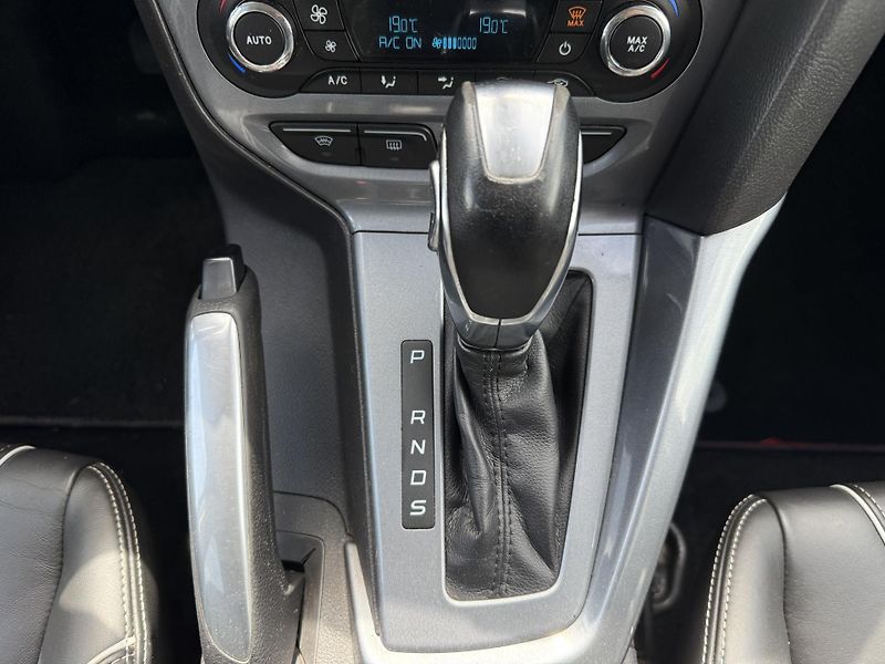 Ford Focus 2,0TDCI 120 kW AUTOMAT - fotka 20 z 23