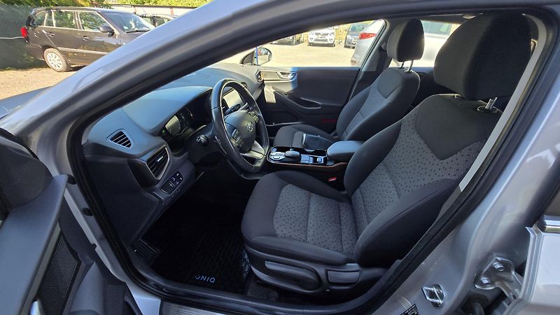 Hyundai Ioniq ELECTRIC DRIVE 88KW STYLE  - fotka 33 z 48