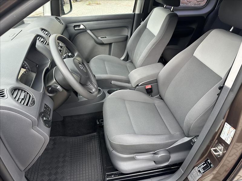 Volkswagen Caddy 1,6 TDI MAXI 7.MÍST REZERVACE - fotka 12 z 21
