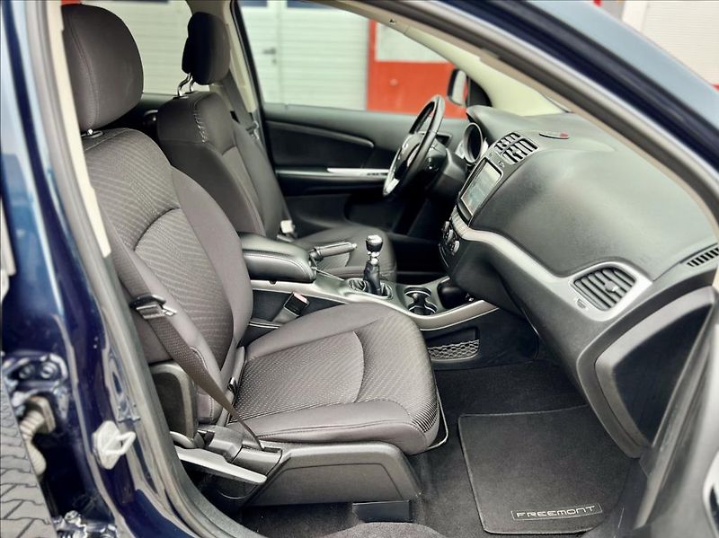 Fiat Freemont 2,0 Mjet URBAN / 7MÍST / - fotka 20 z 43