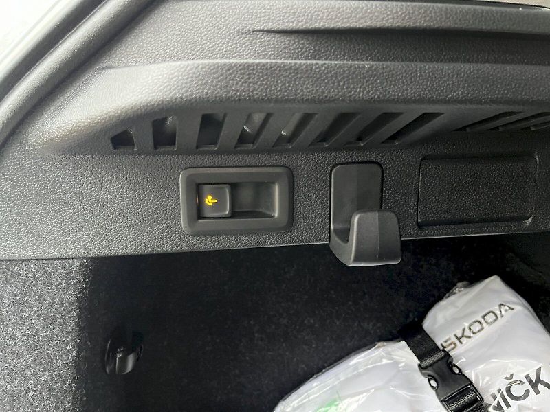 Škoda Kamiq (2024) 1,0TSI 85KW SELECTION - fotka 15 z 23