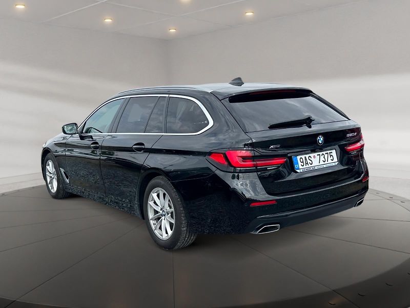 BMW Řada 5 (2023) xDRIVE 520d 140kW 4x4 CZ - fotka 4 z 11