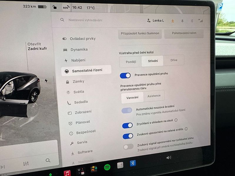 Tesla Model Y (2025) - fotka 61 z 76