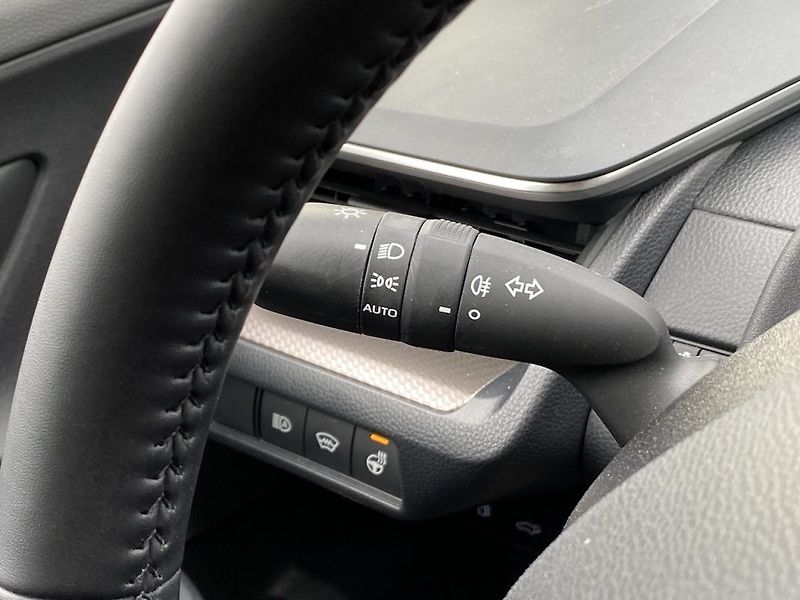 Toyota Prius 2.0Plug-in, ČR-1m, Prestige - fotka 17 z 34