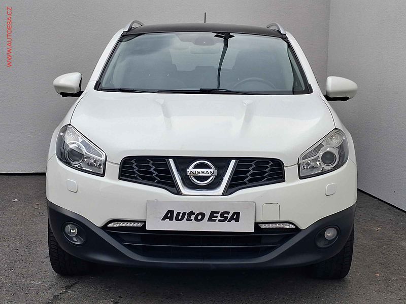 Nissan Qashqai (2012) 2.0 4x4, Tekna, xenon, navi - fotka 2 z 19