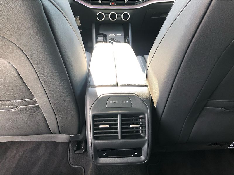 Škoda Superb combi L&K iV - fotka 23 z 30