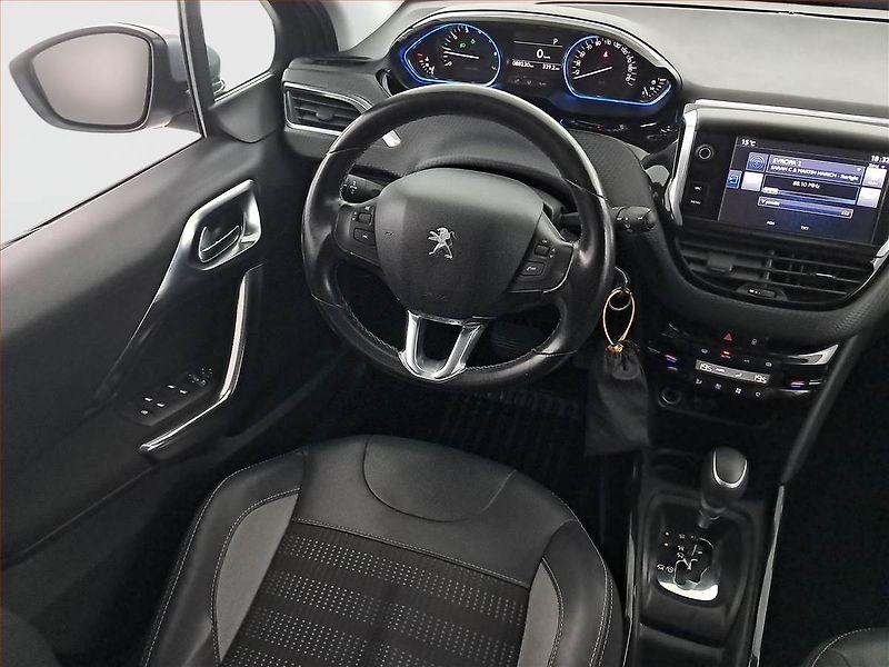 Peugeot 2008 (2016) Allure 1.2 PureTech, Automat - fotka 7 z 18