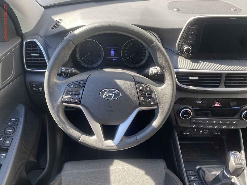 Hyundai Tucson (2020) 1.6 GDi, Trend, navi, kamera - fotka 11 z 19