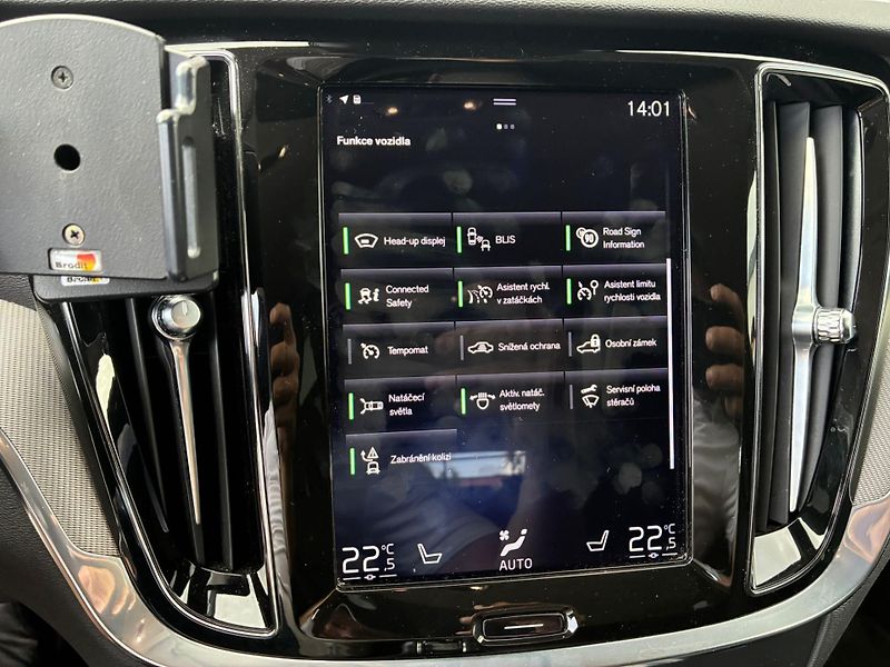 Volvo V60 (2020) 2.0D,140KW,BLIS,ACC,MATRIX,DPH - fotka 18 z 26