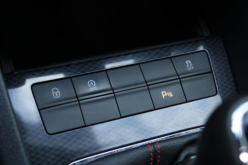 Škoda Octavia 2.0 TSI 162kW RS BI-XENON ČR - fotka 20 z 26