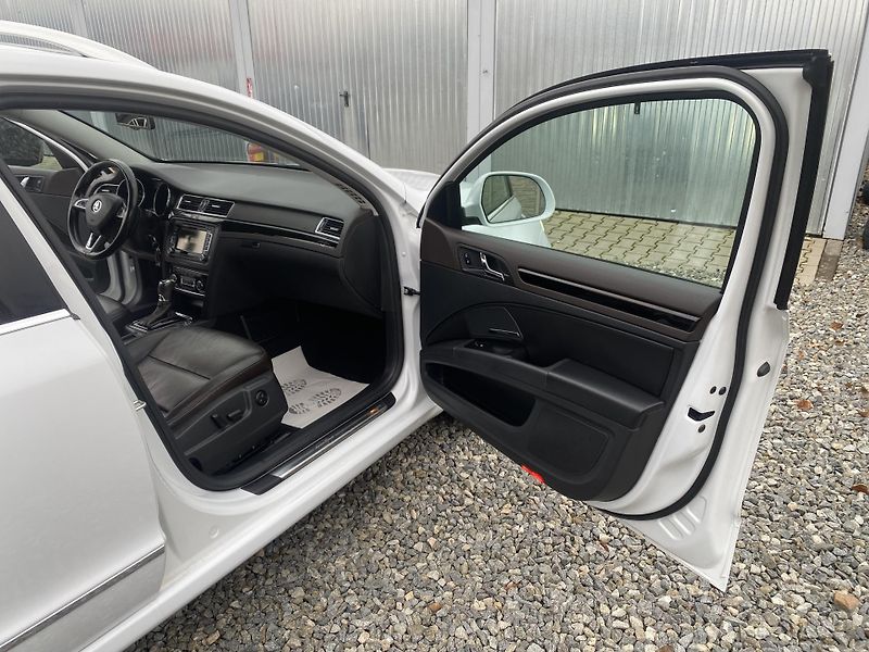 Škoda Superb 2.0TDi 4x4 170PS DSG L+K COMBI - fotka 121 z 158