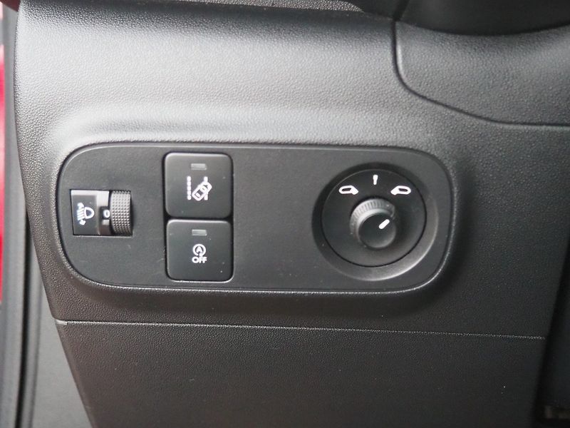 Citroën C3 (2019) 1.2 PureTech Feel - fotka 21 z 34