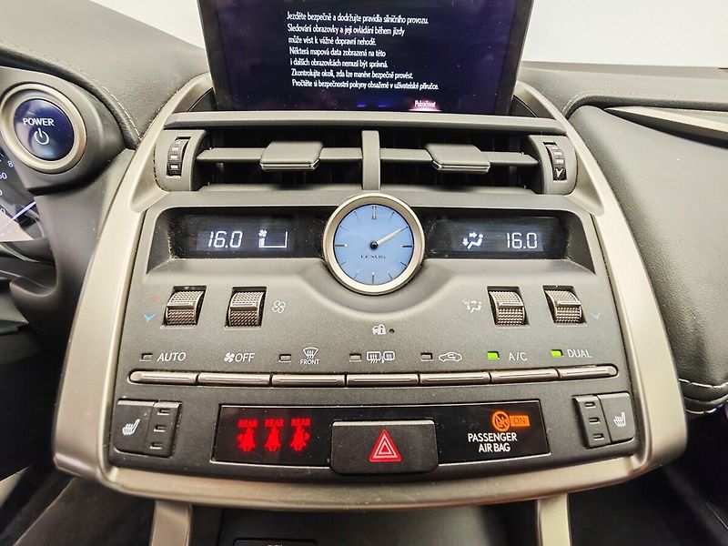 Lexus NX 300h 300h AWD PRESTIEGE SAFETY - fotka 35 z 43
