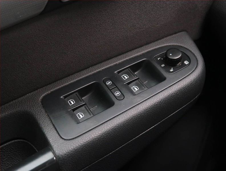 Volkswagen Sharan (2012) 2.0 TDI BMT, Serv.kniha, Kůže - fotka 21 z 28