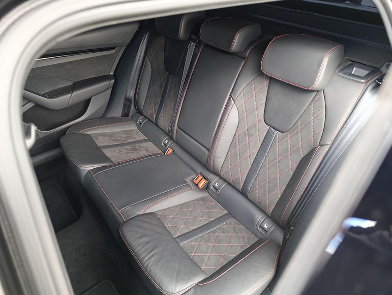 Škoda Octavia RS 2.0TSI 180kW ČR DPH - fotka 15 z 36
