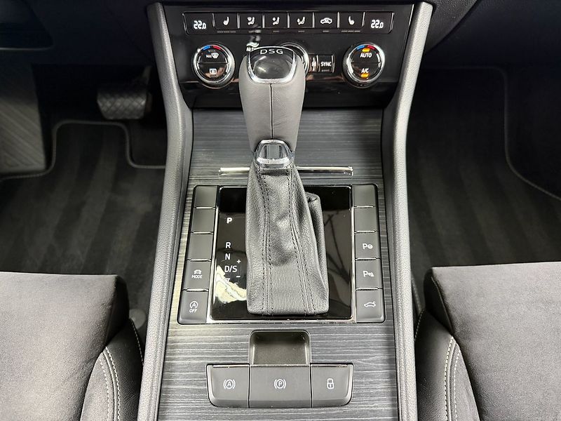 Škoda Superb 2.0 TDI DSG STYLE PLUS, DCC, A - fotka 25 z 33