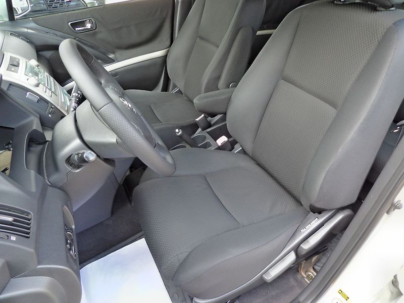 Toyota Corolla Verso 1.8 VVT-i 95kW REZERVOVÁNO - fotka 15 z 25