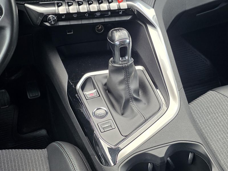 Peugeot 3008 (2022) 1.5BHDi 96kW ALLURE 1.MAJITEL  - fotka 14 z 20