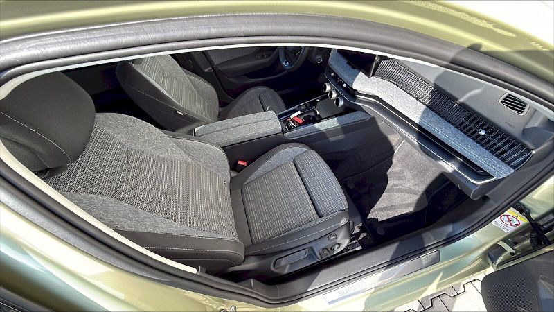 Škoda Superb (2025) COMBI SELEC TS 110/1.5 A7F - fotka 14 z 24