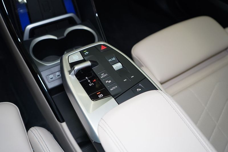 BMW X1 20d xLine, H/K ,Tažné, Head-Up - fotka 42 z 50