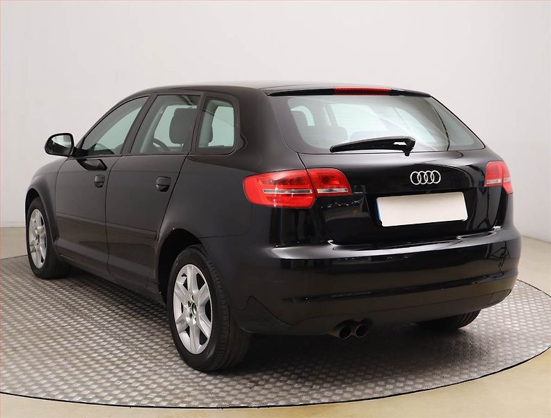 Audi A3 (2009) Ambition 2.0 TDI - fotka 4 z 18