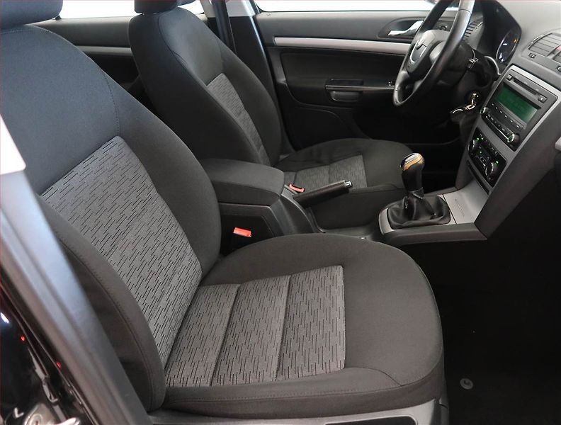 Škoda Octavia (2012) 1.6 TDI, Tempomat - fotka 9 z 13