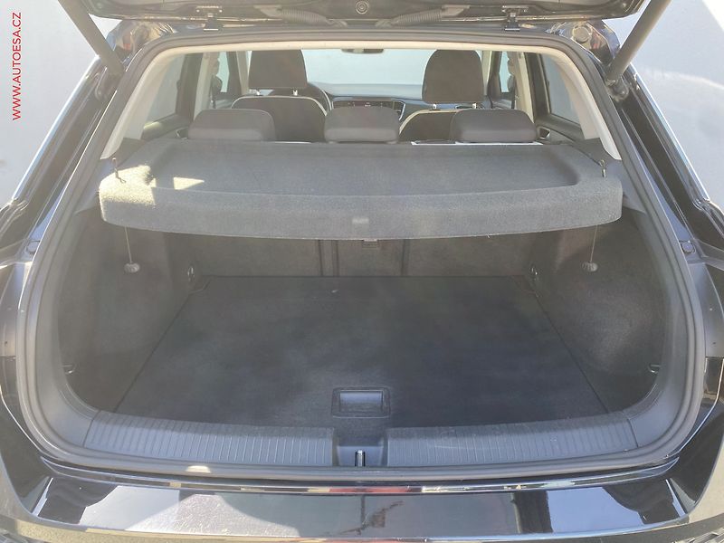 Volkswagen T-Roc (2020) 1.5 TSi, Highline, LED, TZ - fotka 7 z 17