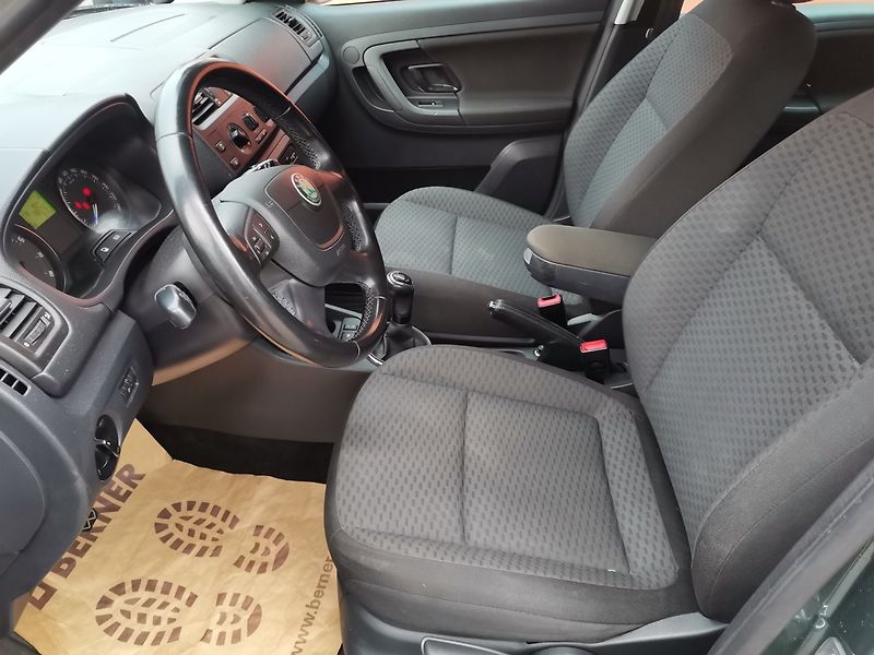 Škoda Roomster (2011) 1.2TSi 63kw Ambiente ČR - fotka 9 z 24