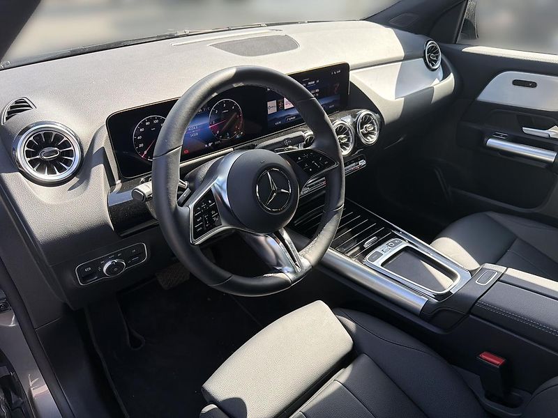 Mercedes-Benz GLA 200d 4MATIC - fotka 9 z 17