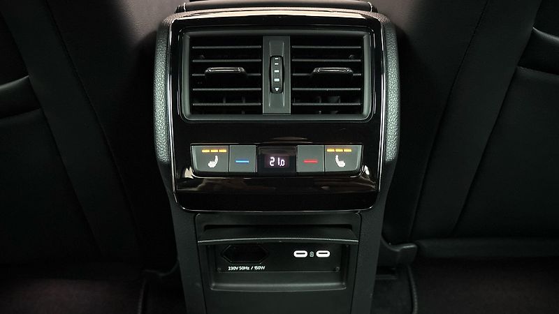 Škoda Superb 2.0 TDI DSG Sportline - fotka 24 z 34
