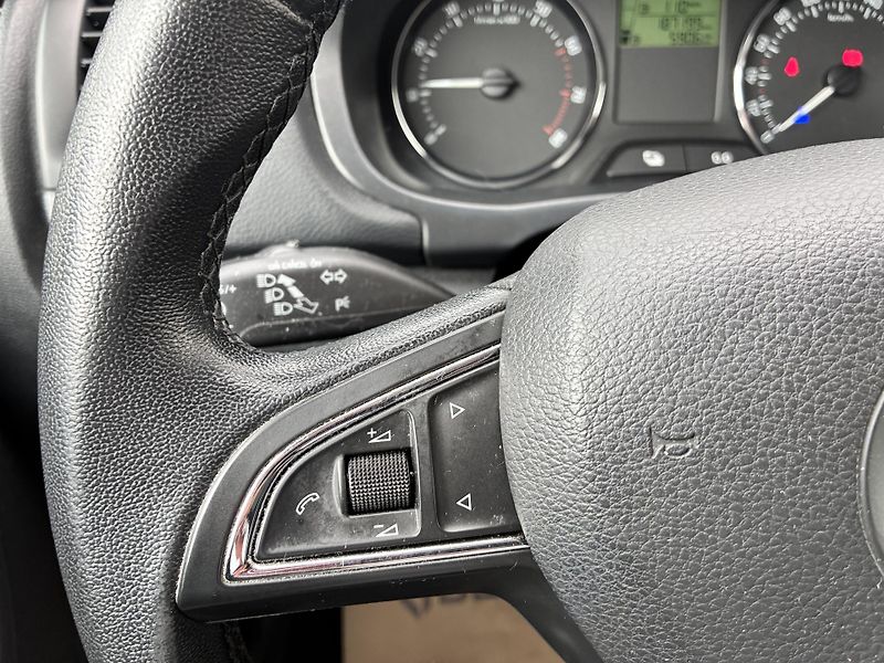Škoda Fabia 1.2TSI 63kW,digi.KLIMATIZACE - fotka 22 z 27