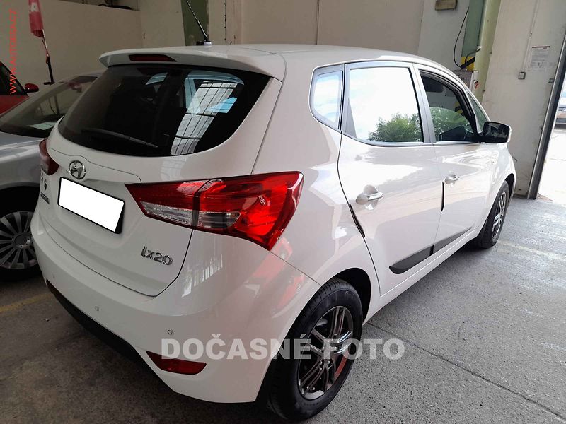 Hyundai ix20 (2017) 1.4i - fotka 2 z 3