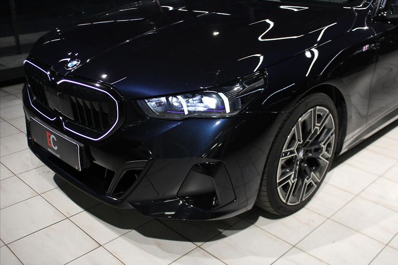 BMW Řada 5 520d xDrive M Sport Pro DAProf - fotka 12 z 13