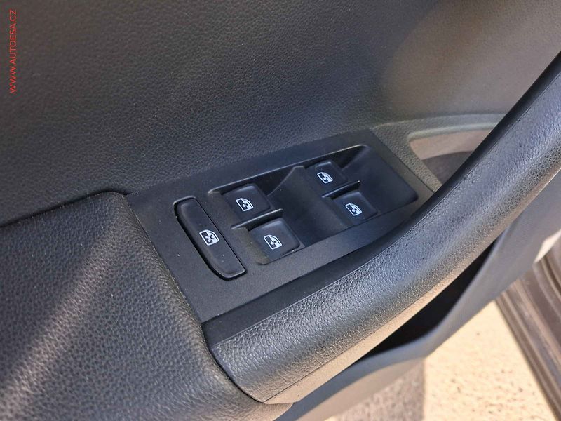 Škoda Octavia (2017) 1.4 TSi, Drive, LED - fotka 13 z 16