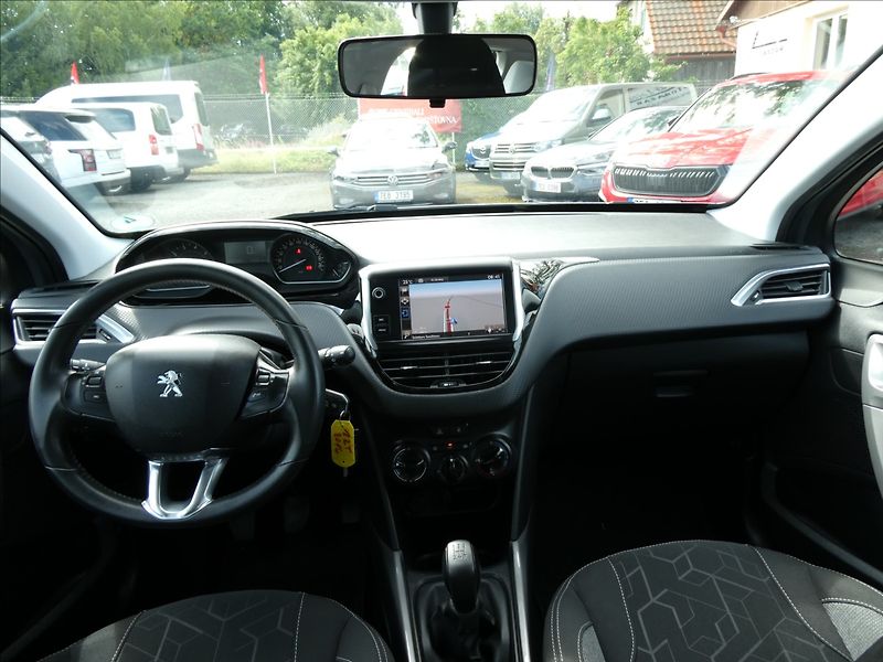 Peugeot 2008 1,2 1.2 81kW NAVI,závěs,servis - fotka 28 z 46