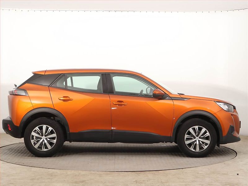 Peugeot 2008 (2021) 1.2 PureTech, ČR,1.maj - fotka 6 z 13