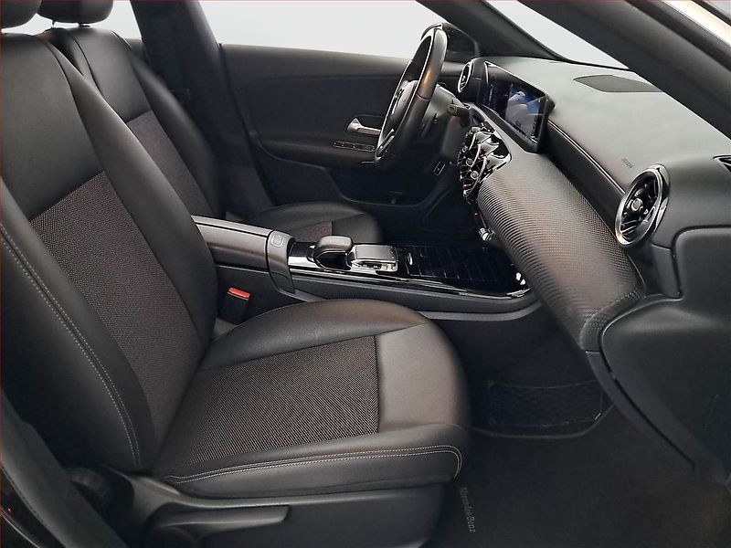 Mercedes-Benz CLA (2019) 180 - fotka 9 z 21