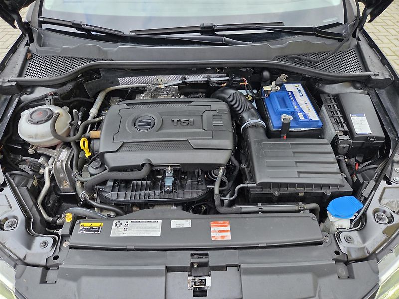 Seat Leon 1,8 TSi FR Full LED DCC 16V ST - fotka 22 z 25