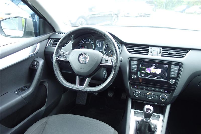 Škoda Octavia 1,6 TDi,ČR,SERV.KN.,STYLE,4x4. - fotka 17 z 32