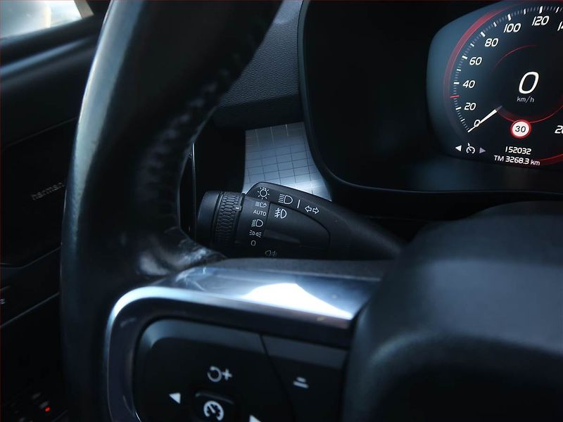 Volvo XC40 (2018) D3, Kůže, Navi, Tempomat - fotka 17 z 19