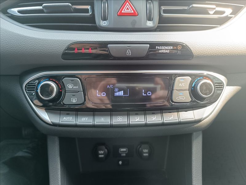 Hyundai i30 1,0 T-GDi Smart DCT - fotka 16 z 22