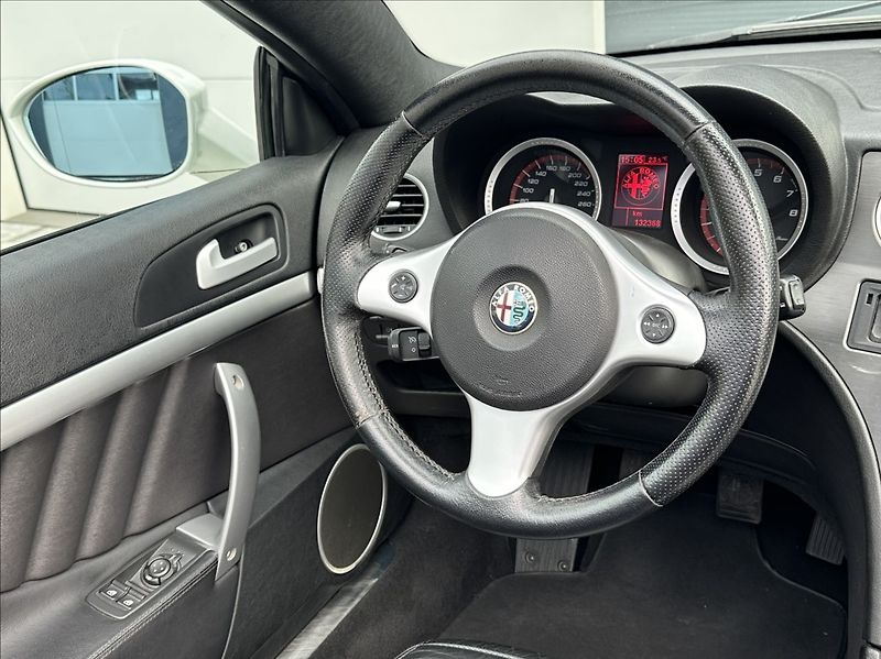 Alfa Romeo Spider 2,2 JTS 185PS  Exclusive - fotka 26 z 48