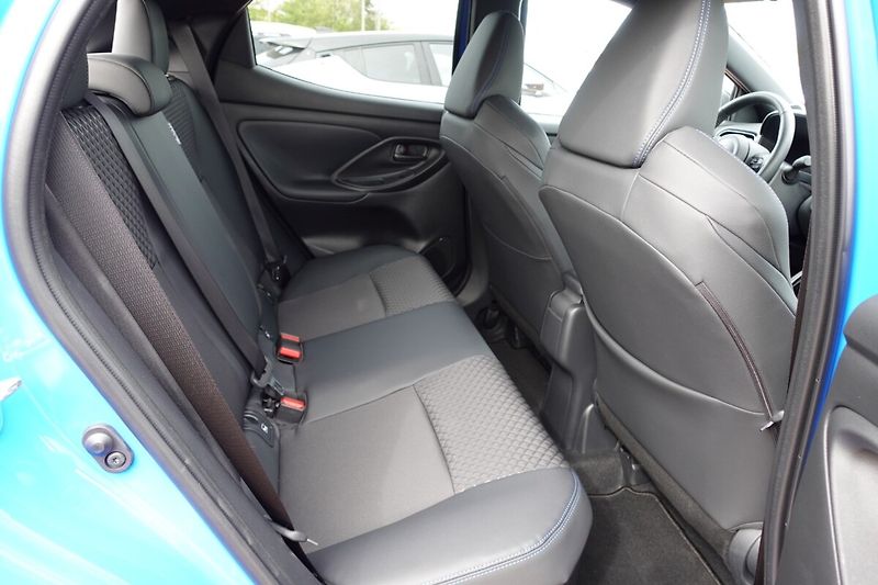 Toyota Yaris HSD Premiere Edition druhá sad - fotka 14 z 38