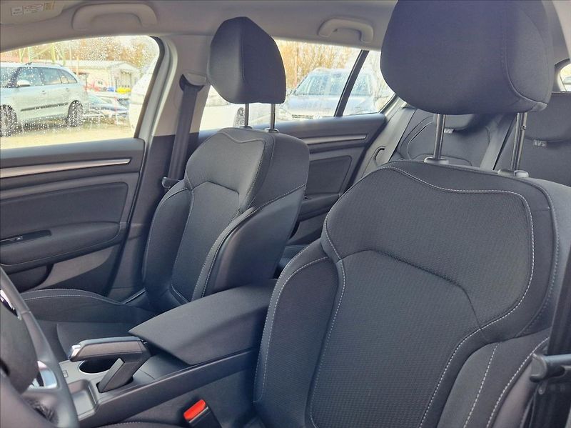 Renault Mégane 1,3 TCe 103kw A/T Intens 2xkol - fotka 16 z 32