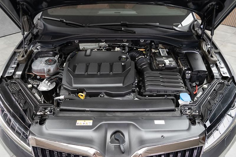 Škoda Superb TDI 147kW L&K 4x4*DPH*ČR 1.MAJ - fotka 42 z 48