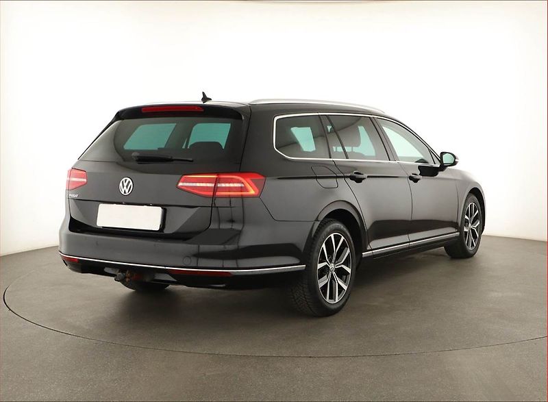 Volkswagen Passat (2018) 2.0 TDI, Kůže, Navi, Tempomat - fotka 5 z 20