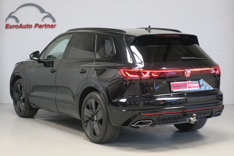 Volkswagen Touareg (2024) R-LINE 3,0TDI 210kW TOP VÝBAVA - fotka 2 z 50