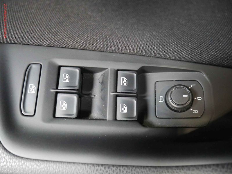 Volkswagen Passat (2018) 2.0TDi, LED, navi - fotka 22 z 27